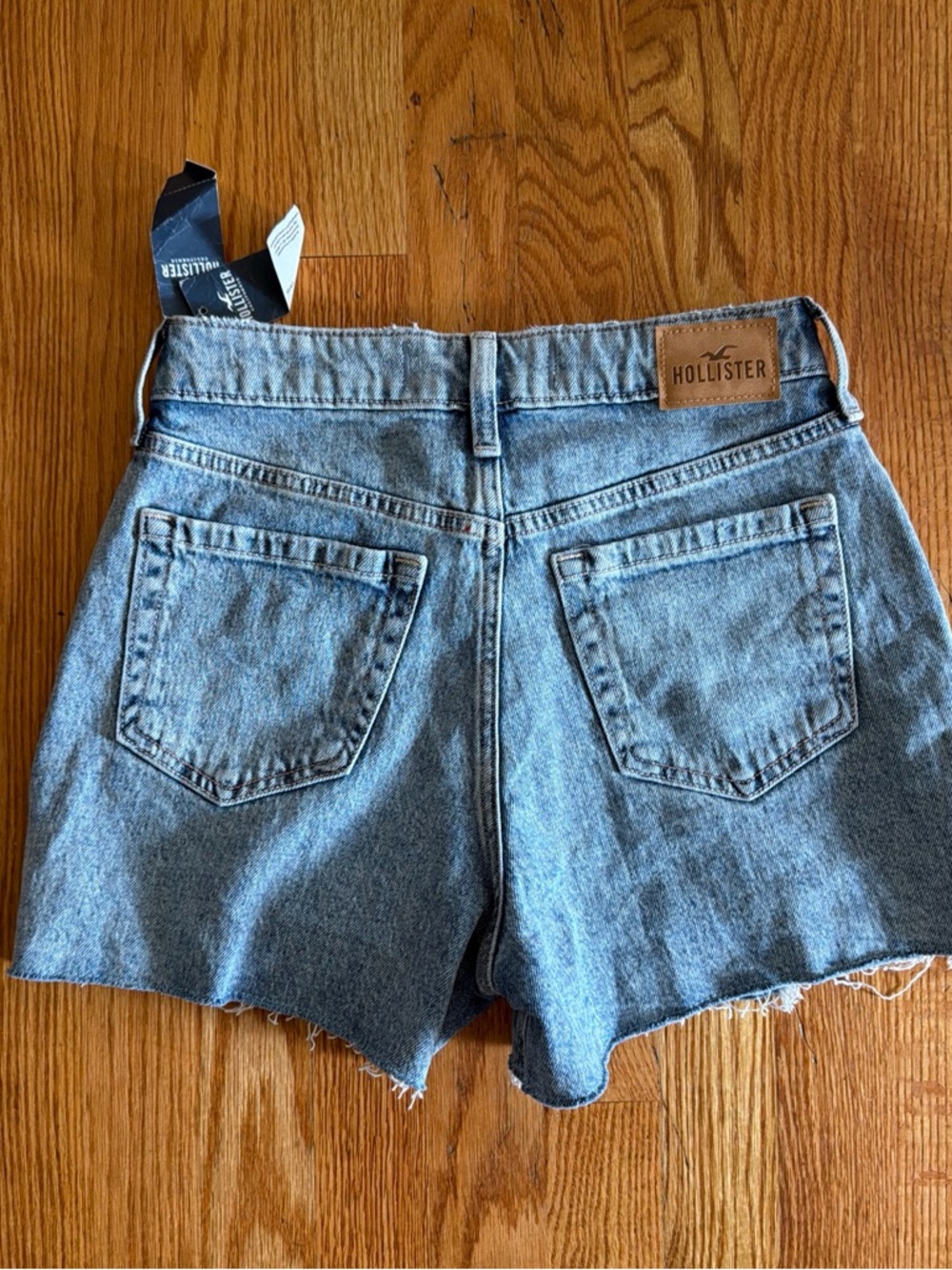 NWT Hollister High Rise Mom Shorts, size 0 w25